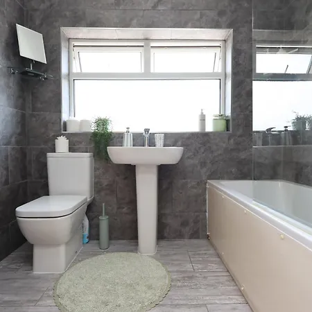 Luxury Stylish 3br House With Garden Parking Near Cribbs And M5 By Goldenhoursstay * Bristol
