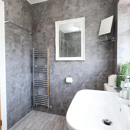 Luxury Stylish 3br House With Garden Parking Near Cribbs And M5 By Goldenhoursstay Ferienhaus Bristol