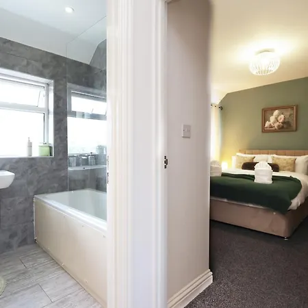 Luxury Stylish 3br House With Garden Parking Near Cribbs And M5 By Goldenhoursstay