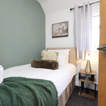 Luxury Stylish 3br House With Garden Parking Near Cribbs And M5 By Goldenhoursstay * Bristol