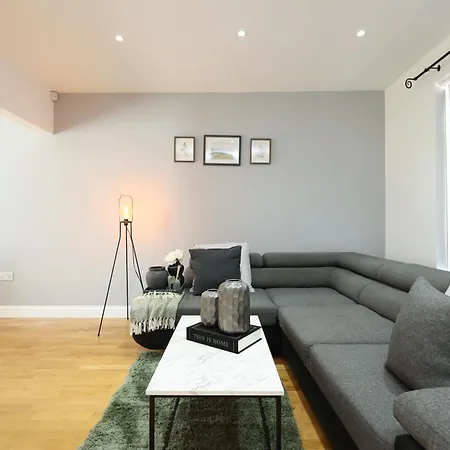Ferienhaus Luxury Stylish 3br House With Garden Parking Near Cribbs And M5 By Goldenhoursstay