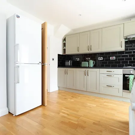 Ferienhaus Luxury Stylish 3br House With Garden Parking Near Cribbs And M5 By Goldenhoursstay *
