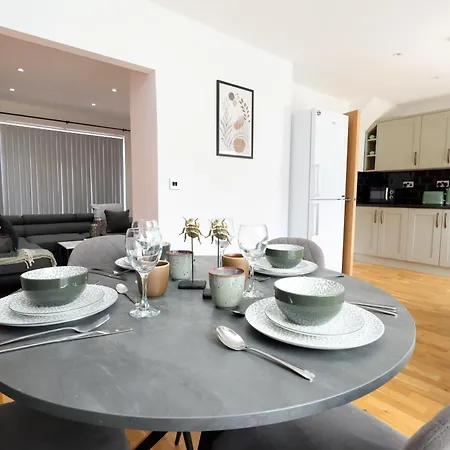 Luxury Stylish 3br House With Garden Parking Near Cribbs And M5 By Goldenhoursstay Ferienhaus *