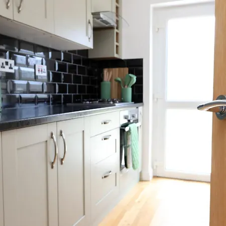 Ferienhaus Luxury Stylish 3br House With Garden Parking Near Cribbs And M5 By Goldenhoursstay